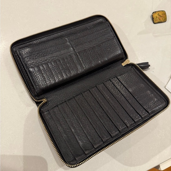 Gucci Soho Black Leather Zip Around Wallet Clutch Authentic GG Logo - Picture 5 of 8
